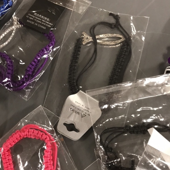 Lot of Costume Jewelry- bracelets - Picture 10 of 12